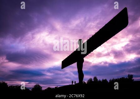 GATESHEAD, REGNO UNITO. 14 luglio 2020. Un cielo cupo sopra l'Angelo del Nord a Gateshead, Tyne e Wear, Inghilterra. Foto © Matthew Lofthouse Foto Stock