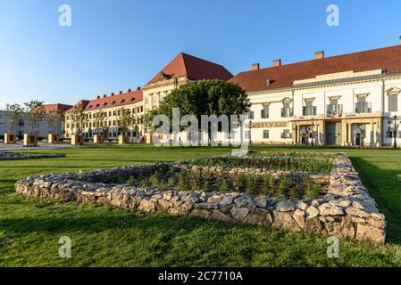 Il Monastero Carmelitano nel quartiere del Castello di Buda, che oggi ospita l'Ufficio del primo Ministro Foto Stock