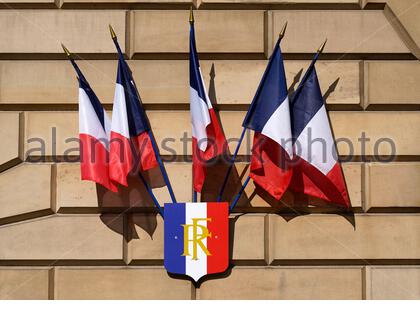 Bandiere francesi multiple all'esterno del Consolato Generale di Francia, Edimburgo, Scozia, Regno Unito Foto Stock