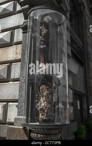 Mostra di 'Stock im Eisen' in vetreria a Stephansplatz a Vienna in Austria Foto Stock