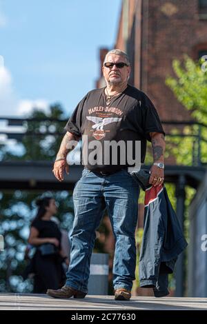 Kalle Haverland , GZSZ Schauspieler, Kiezpirat, Amburgo, Hafencity, Harley Davidson, 13.07.2020 Foto Stock