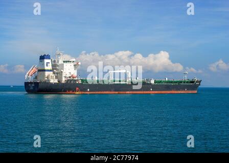 Nave da carico in mare vicino Salvador, Bahia, Brasile Foto Stock