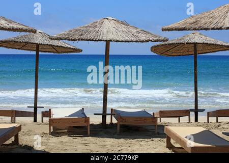 Isola di Creta falassarna spiaggia di sabbia rossa vacanze estive 2020 covid-19 stagione stampa moderna di alta qualità Foto Stock