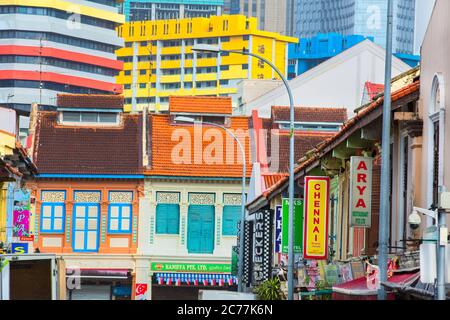 lavoratori migranti in little india street singapore, singapore, little india singapore, colorata little india, migranti indiani singapore, dipinti murali Foto Stock