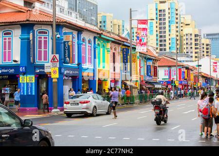 lavoratori migranti in little india street singapore, singapore, little india singapore, colorata little india, migranti indiani singapore, dipinti murali Foto Stock