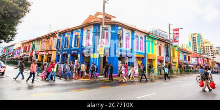 lavoratori migranti in little india street singapore, singapore, little india singapore, colorata little india, migranti indiani singapore, dipinti murali Foto Stock