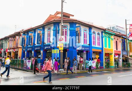 lavoratori migranti in little india street singapore, singapore, little india singapore, colorata little india, migranti indiani singapore, dipinti murali Foto Stock