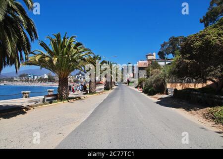 La passeggiata nel villaggio di Papudo, costa del Pacifico, Cile Foto Stock