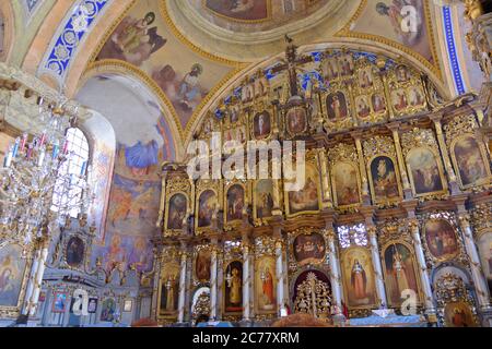 Fruska Gora / Serbia - 24 marzo 2019: Iconostasi nel monastero di Vrdnik-Ravanica, monastero ortodosso serbo sul monte Fruska Gora Foto Stock