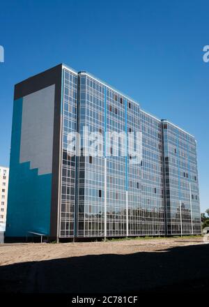 Architettura moderna. Nuovo edificio di appartamenti. Kazakistan, Ust-Kamenogorsk Foto Stock