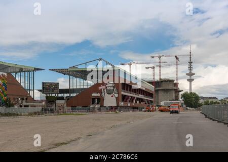 Lo stadio Millerntor e il Feldstraßenbunker, St. Pauli, Amburgo, Germania Foto Stock