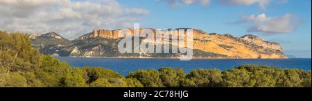 Vista dal Parco Nazionale delle Calanques a Capo Canaille, Cassis, Francia, Europa Foto Stock