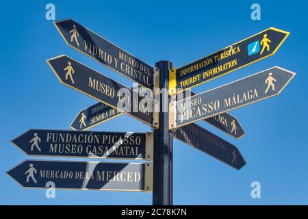 Indicazioni per musei, mercati e informazioni turistiche. Malaga, Costa del Sol, Provincia di Malaga, Andalusia, Spagna meridionale. Foto Stock