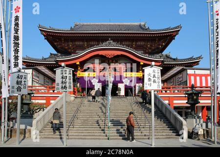 NAGOYA, GIAPPONE - DICEMBRE 29: Il Tempio di Kanon dell'OSU a Nagoya, Giappone, si prepara per la Celebrazione di Capodanno 2012. OSU Kanon è un tempio budhista (setta di Shingon). Foto Stock