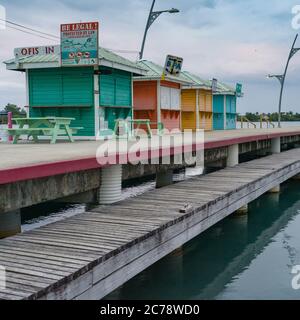 Negozi sul lungomare, Stann Creek District, Placencia Peninsula, Belize Foto Stock