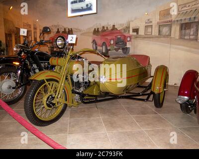 1928 HARLEY-DAVIDSON JD W/SIDECAR - il museo reale dell'automobile Foto Stock