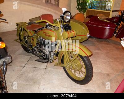 1928 HARLEY-DAVIDSON JD W/SIDECAR - il museo reale dell'automobile Foto Stock