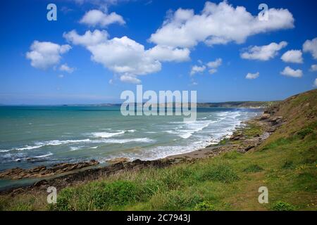 Cercando di Newgale St Brides Bay St Davids Pembrokeshire Wales Foto Stock