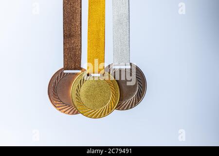 Medaglia d'oro, medaglia d'argento e medaglia di bronzo per vincere o successo Foto Stock