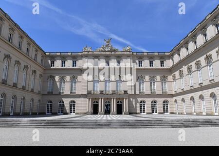 Prien, Germania. 14 luglio 2020. Palazzo Herrenchiemsee, vista esterna, edificio. Il Gabinetto bavarese incontra il Cancelliere Merkel al Castello di Herrenchiemsee il 14 luglio 2020. | utilizzo in tutto il mondo credito: dpa/Alamy Live News Foto Stock