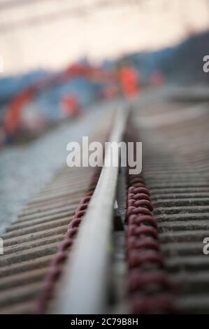 Il team ferroviario permanente lavora su binari ferroviari nel Regno Unito. Foto Stock