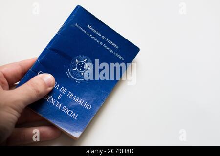 Portafoglio lavoro brasiliano. Scritto 'carta di lavoro e di sicurezza sociale' in portoghese Foto Stock