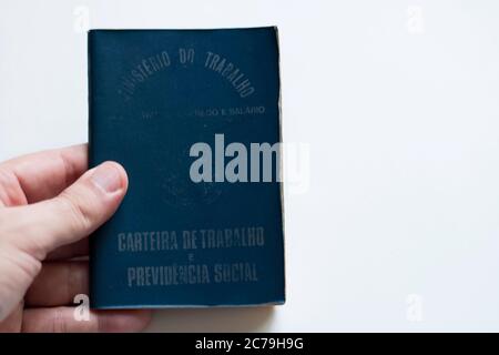 Portafoglio lavoro brasiliano. Scritto 'carta di lavoro e di sicurezza sociale' in portoghese Foto Stock