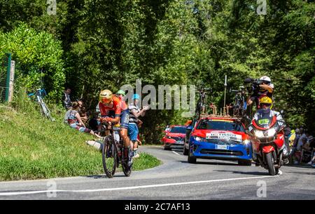 Bossarros, Francia - 19 luglio 2019: Il ciclista belga Dylan Teuns del Team Bahrain-Merida in sella alla tappa 13, prova individuale, di le Tour de Foto Stock