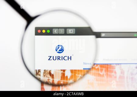 Los Angeles, California, USA - 10 marzo 2019: Editoriale illustrativo, pagina web del Gruppo assicurativo di Zurigo. Logo Zurich Insurance Group visibile su Foto Stock