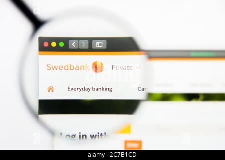 Los Angeles, California, USA - 24 Marzo 2019: Editoriale illustrativo della homepage del sito web privato di Swedbank. Logo Swedbank visibile sullo schermo. Foto Stock