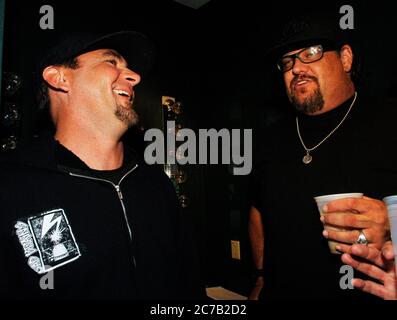 (L-R) Jim Lindberg e Fletcher Dragge di Pennywise ritratto esclusivo al Key Club di West Hollywood. Credito: Jared Milgrim/l'accesso fotografico Foto Stock