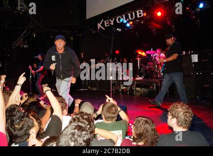 (L-R) Randy Bradbury, Jim Lindberg, Byron McMackin e Fletcher Dragge di Pennywise che si esibiscono al Key Club di West Hollywood. Credito: Jared Milgrim/l'accesso fotografico Foto Stock