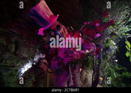 Personaggio futuristico cyborg stalker. Fotografia d'arte in stile steampunk. Foto Stock