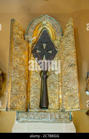 La Santa lancia con cui Gesù fu presumibilmente trafitto nella Cattedrale di Etchmiadzin, che è la chiesa madre della Chiesa Apostolica Armena, situata Foto Stock