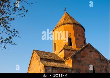 Il Khor Virap, un monastero armeno situato nella pianura di Ararat in Armenia, vicino al confine chiuso con la Turchia. Foto Stock