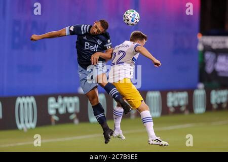 Orlando, Florida, Stati Uniti. 15 luglio 2020: San Jose terremoti in avanti TOMMY THOMPSON (22) compete per un header contro Vancouver Whitecaps difensore ALI ADNAN (53) durante il torneo MLS is Back San Jose terremoti vs Vancouver Whitecaps match al ESPN Wide World of Sports Complex di Orlando, Fl il 15 luglio 2020. Credit: Cory Knowlton/ZUMA Wire/Alamy Live News Foto Stock