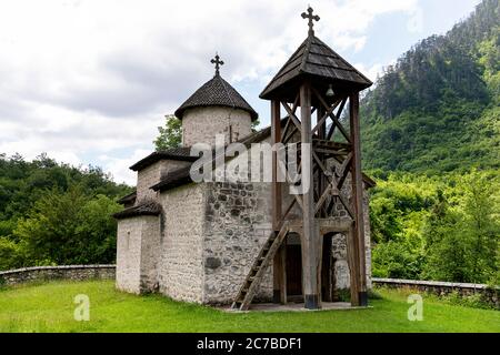 Chiesa di San Giorgio, Monastero di Dobrovina, Ortodossi serbi a Donja Dobrilovina, Canyon del fiume Tara, Parco Nazionale Durmentor, Montenegro Foto Stock