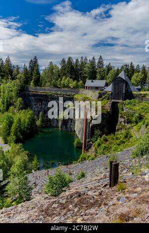 Passeggiata estiva attraverso il Parco Slate Turingia a Lehesten - Turingia/Germania Foto Stock