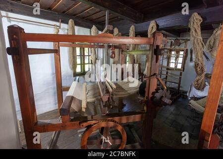 Museo interno degli edifici tradizionali nel villaggio di Kumrovec, Croazia Foto Stock