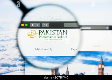 Los Angeles, California, USA - 21 Marzo 2019: Editoriale illustrativo della homepage del sito web di Pakistan International Airlines. Pakistan Internazionale Foto Stock