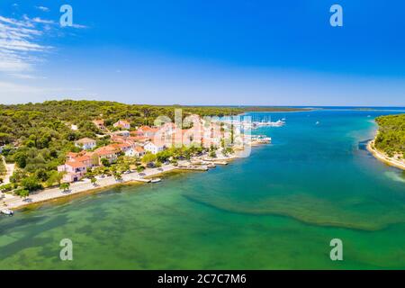 Città di Veli Rat su Dugi Otok isola sul mare Adriatico in Croazia, vista aerea dal drone, bella stagcape Foto Stock