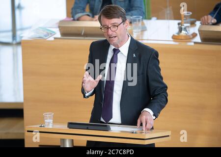 Dresda, Germania. 16 luglio 2020. Roland Wöller (CDU), ministro degli interni della Sassonia, parla ai membri del parlamento del parlamento sassone. Il primo ministro della Sassonia Kretschmer ha espresso in modo demonstrativo la sua fiducia nel ministro degli interni. Credit: dpa/dpa-Zentralbild/dpa/Alamy Live News Foto Stock