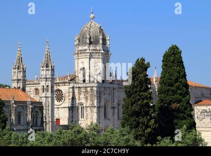 Portogallo, Lisbona, quartiere di Belem, Monastero degli Ieronimiti - Mosteiro dos Jeronimos costruito principalmente in stile tardo gotico manuelino - Patrimonio Mondiale dell'UNESCO. Foto Stock