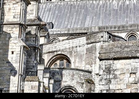 Vista sulla cattedrale di Canterbury dalla città medievale inglese di Canterbury a Kent, Inghilterra, Regno Unito Foto Stock