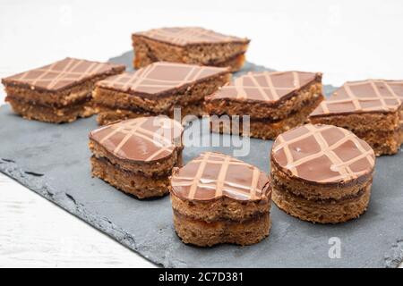 Torta di marmellata di cioccolato e albicocche Foto Stock
