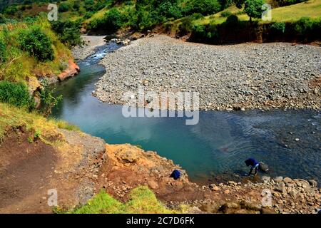 Piccolo fiume bello vicino al Nilo blu, Bahir Dar Foto Stock