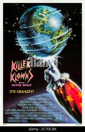Killer Klowns from Outer Space (1988) diretto da Stephen Chiodo e con Grant Cramer, Suzanne Snyder, John Allen Nelson e John Vernon. Cult classico circa alieni che assomiglia a clown circus che invadono una piccola città. Foto Stock