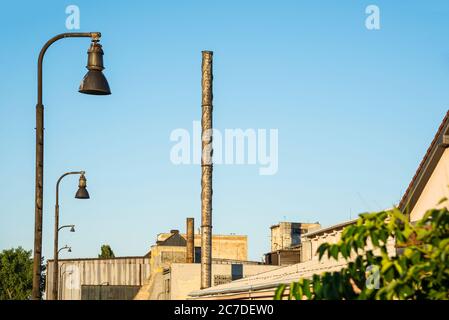 Inquinamento atmosferico da vecchia fabbrica. Concetto di ambiente pulito Foto Stock