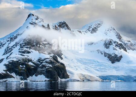 Paesaggio vicino stazione marrone Almirante base estiva argentina nella Penisola Antartica regioni polari Antartide, Antartide, Paradise Harbour aka P. Foto Stock