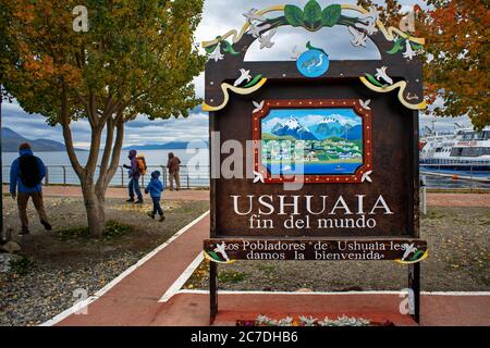 Ushuaia segno per selfie al porto delle navi da crociera in Argentina, Sud America Foto Stock